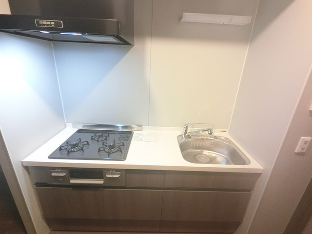 D-ROOM羅漢町のキッチン|３口コンロ付きシステムキッチン