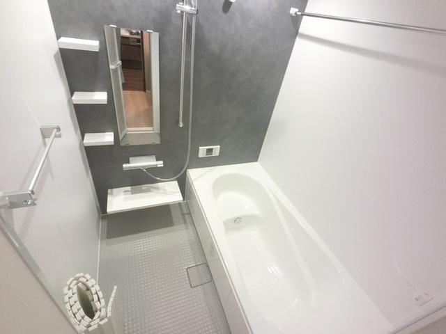D-ROOM羅漢町の浴室|浴室乾燥機付き広めなお風呂です。