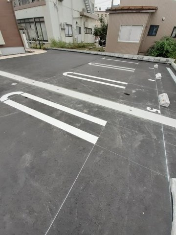 コロラーレの駐車場