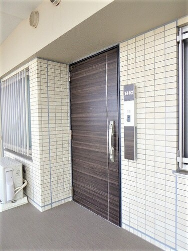 サーパス新潟駅サウスガーデンの玄関|アルコープ付玄関