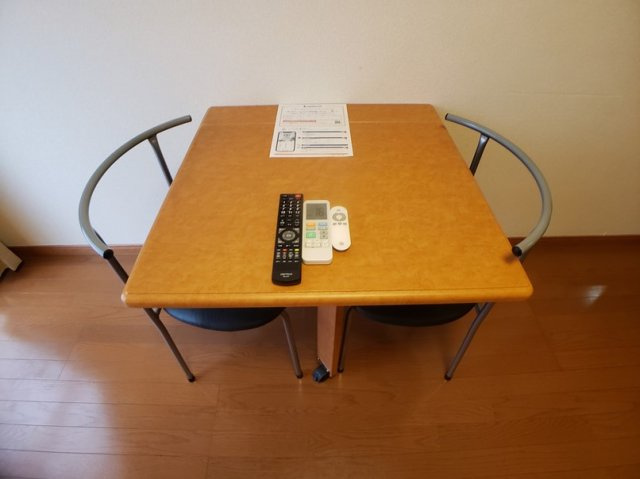 レオパレス太樹のその他|部屋を広々使える　折り畳み式テーブル