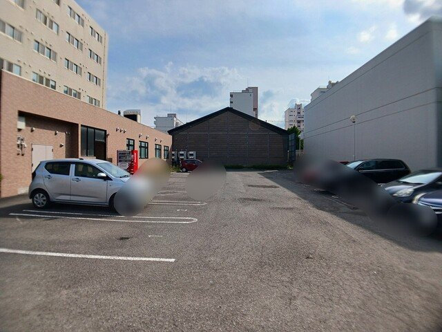 アルドール白石の駐車場
