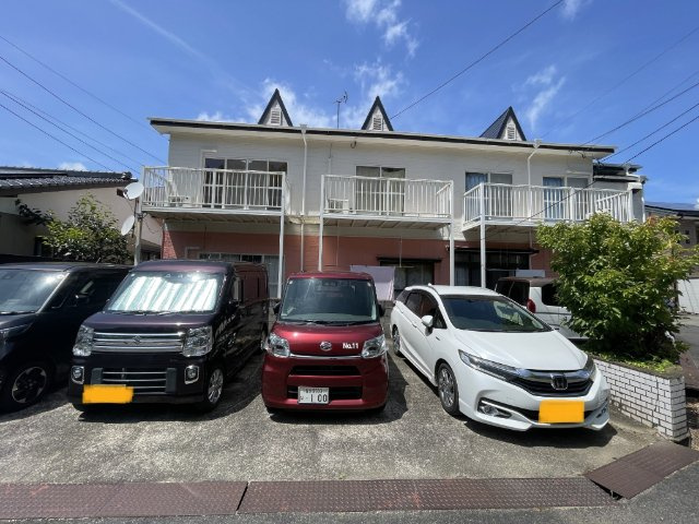 ツインズ白石有福壱番館の駐車場