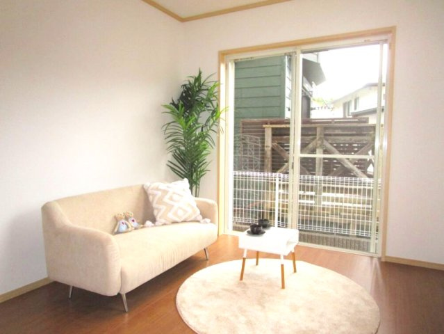 鎌倉市津　中古戸建の洋室|明るい洋室です