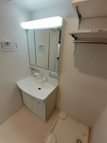 メゾン　グラースⅢの洗面所|忙しい朝には欠かせない洗面所です