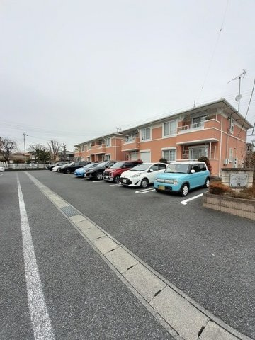 メゾン・アンソレイエ　Ⅱの駐車場|駐車場があります