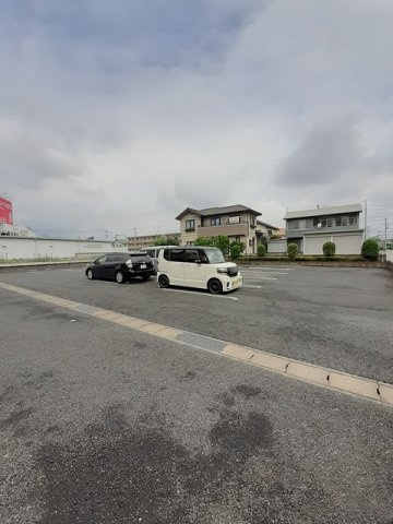 ラ・シャンスの駐車場|車をお持ちの方に嬉しい駐車場付きの物件です
