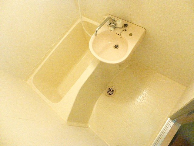 レオパレスリバティ・タカの浴室|お風呂です