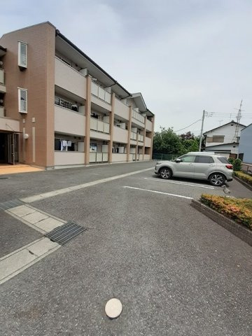 ナカイパレス　ＰａｒｔⅡの駐車場|駐車場に車を止められます