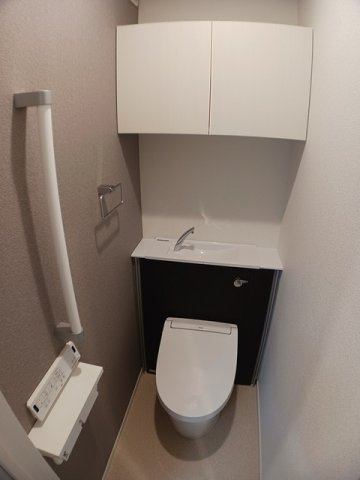 グランテラスⅢのトイレ|ゆったりとした空間のトイレです