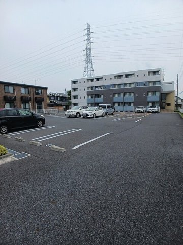 メゾン葵の駐車場|車をお持ちの方に嬉しい駐車場付きの物件です