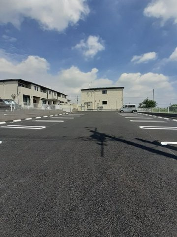 サニーガーデン　Ⅳの駐車場|駐車場に車を止められます