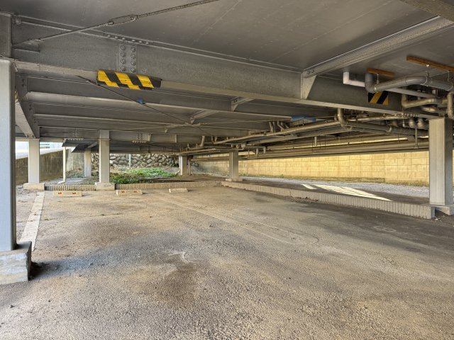 スズランハイツ中石原の駐車場|駐車場に車を止められます