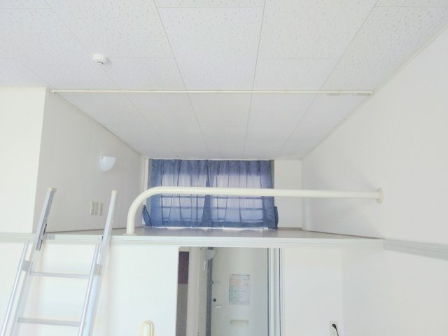 レオパレスドゥトゥロアの寝室|使い勝手のいい寝室です