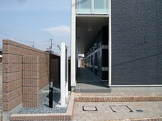 レオネクストトラストの周辺