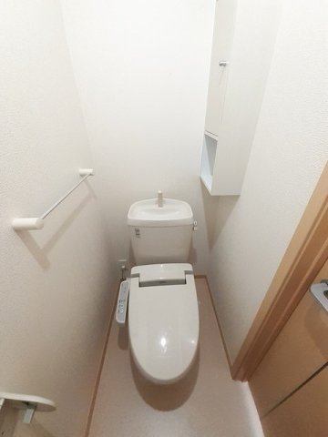 プロムナードⅡのトイレ|落ち着いた色調のトイレです