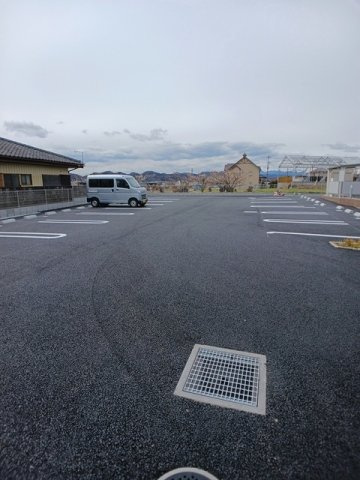 ルストパラディ　久留馬の駐車場|駐車場があります