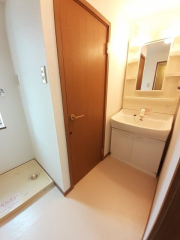 ソレアードＣの洗面所|脱衣スペースもあります