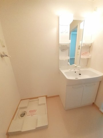 サンヴィレッジＣの洗面所|脱衣スペースもあります