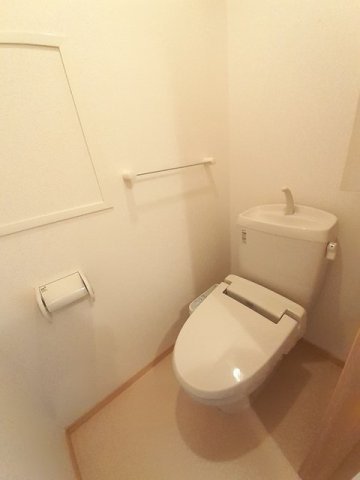サンヴィレッジＣのトイレ|落ち着いた色調のトイレです