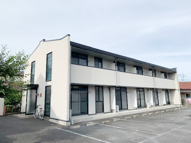 レオパレスプリエールの外観|落ち着いた雰囲気の外観です
