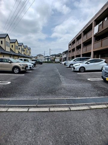 ヴィラ　アルビレオの駐車場|駐車場があるので、車を買う予定の方も安心です