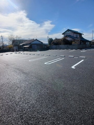 プレッソ高崎Ｄの駐車場|車をお持ちの方に嬉しい駐車場付きの物件です