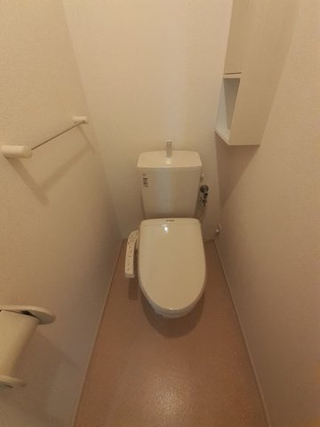 ルストパラディⅠのトイレ|ゆったりとした空間のトイレです