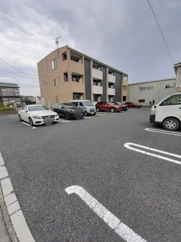 ルストパラディⅠの駐車場|駐車場があるので、車を買う予定の方も安心です