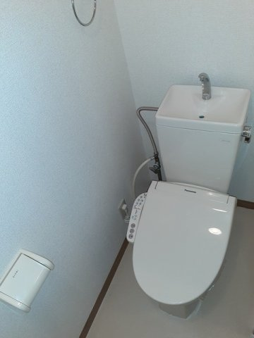 グリーンフィールドのトイレ|落ち着いた色調のトイレです