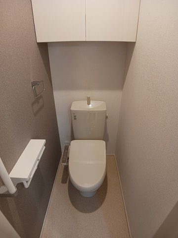 フローレス　コート　Ⅰのトイレ|落ち着いたトイレです