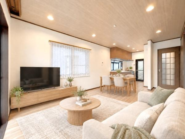 横浜市港南区上永谷２丁目の中古一戸建の居間・リビング|自慢したくなるリビング！
形も良く家具の配置にも困りません。
※家具等はCGでの参考レイアウトです。
