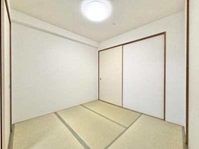 【和室】 | ビッグカーサ堺しらさぎ駅前 towercasa E | お子様の遊び部屋・お昼寝スペースとして使うのもオススメです♪