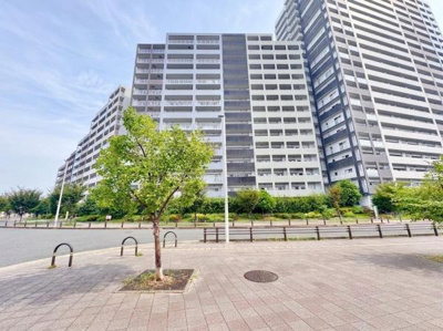 【その他】 | ビッグカーサ堺しらさぎ駅前 towercasa E | 「初めまして！」が集まる分譲マンション。たくさんの子供たちが年齢を問わずに、仲良く一緒に成長できるのは大型分譲マンションの特徴ですね。