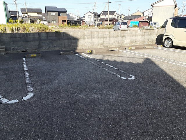 フローラ　Ａの駐車場|駐車場完備です