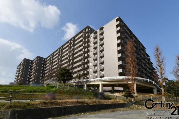 プレステアーバン西大和の外観|■現地撮影写真■２０２６年１０月リフォーム！ペットと暮らせる分譲マンションです！お気軽にお問合せください！