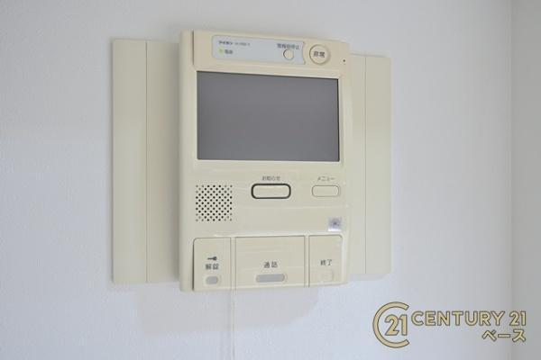 プレステアーバン西大和の内装|■ＴＶモニター付きインターホンで防犯対策もバッチリ！来客も一目でわかり安心です！