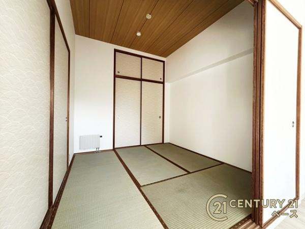 プレステアーバン西大和の和室|■リビング隣接タイプのタタミコーナーです！便利な押し入れもあり！
