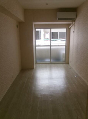 【居間・リビング】 | ハイツ五反田 | 窓が大きく明るいお部屋です。