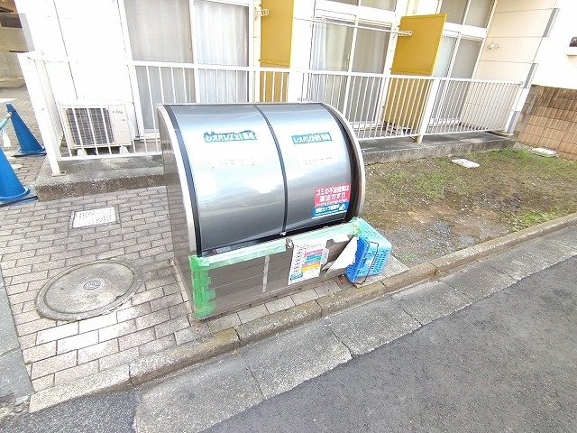 レオパレスペルア高津のその他|ダストボックス