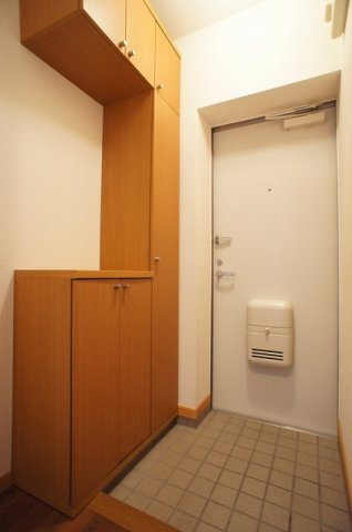 オーブリー吉田　Ｂ棟の玄関