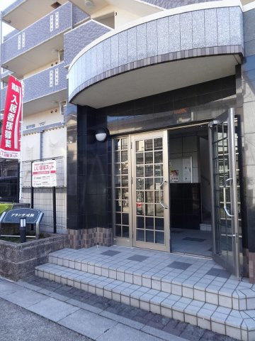 グランデ味鋺のエントランス
