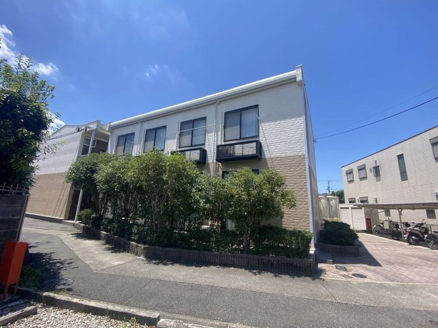 レオパレスモーブ中町の外観