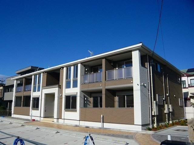 ファミール柏井の外観