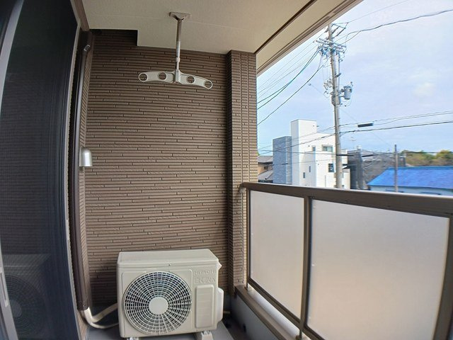 ファミール柏井のバルコニー