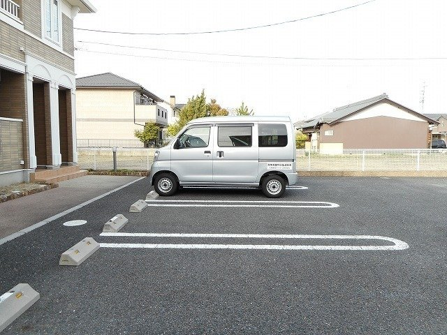 ベル　ソレイユＢの駐車場
