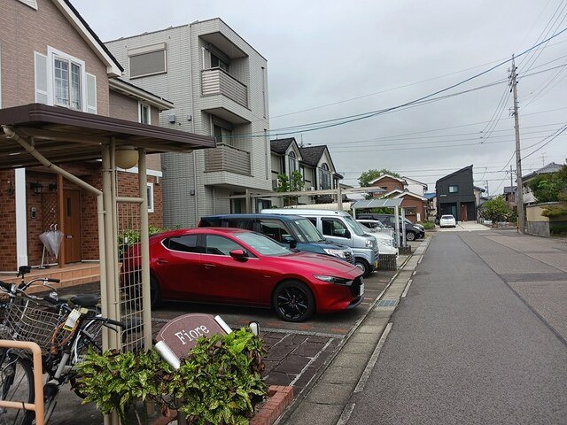 フィオーレの駐車場