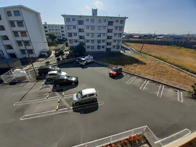 ポラリスの駐車場