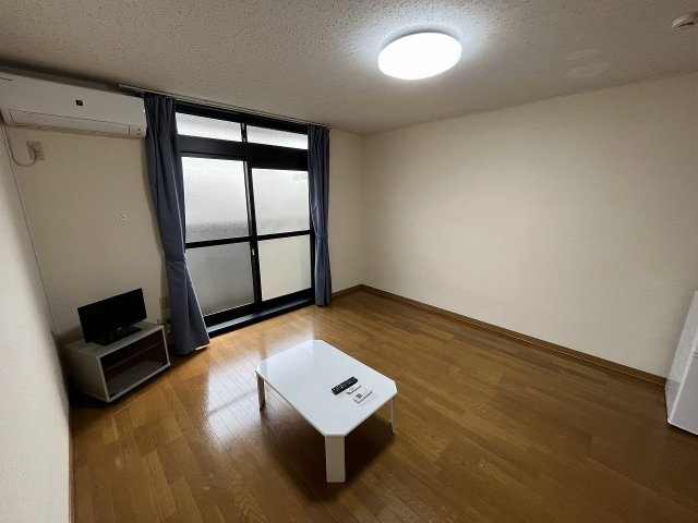 レオパレスＫＯＫＡＤＯⅡの居間・リビング