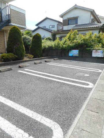 エピナールの駐車場